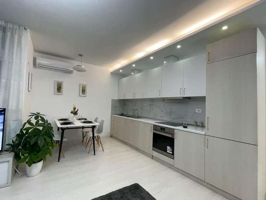Modern Apartment At Train Station Tirana Zewnętrze zdjęcie