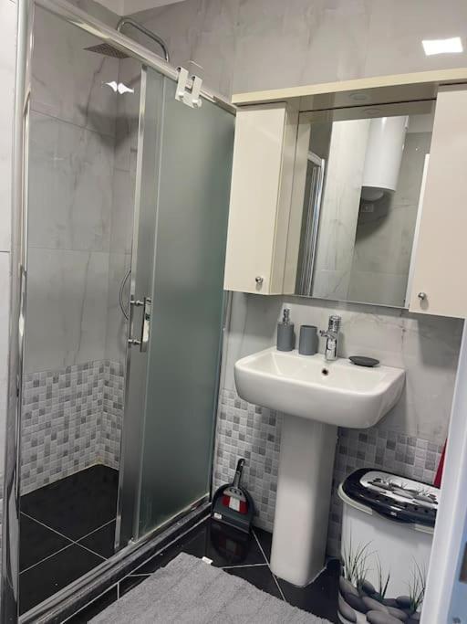 Modern Apartment At Train Station Tirana Zewnętrze zdjęcie
